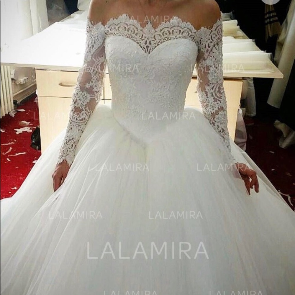 Brand new wedding dress never worn